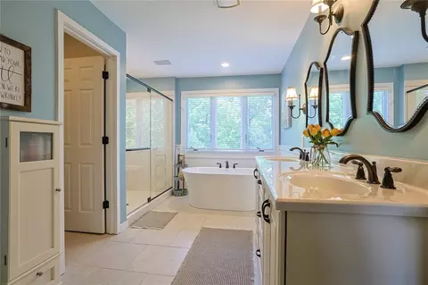 Bath - 723 Nunner Rd, Maineville, OH 45039 photo 2 of 5