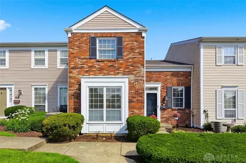 26 Twin Lakes Dr #218, Fairfield, OH 45014