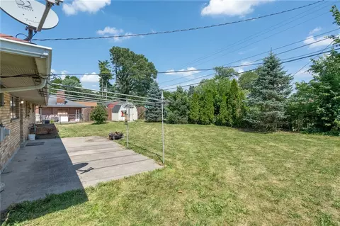 Exterior - 3802 Cordell Dr, Kettering, OH 45439 photo 4 of 10