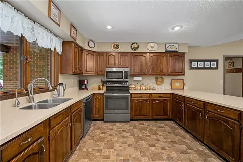 Kitchen - 4746 Bolin Ave, Springfield, OH 45502 photo 2 of 5