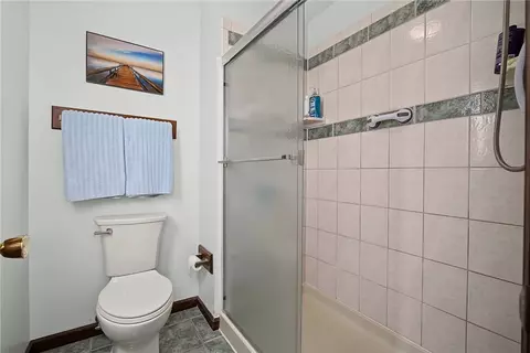 Bath - 4746 Bolin Ave, Springfield, OH 45502 photo 2 of 5