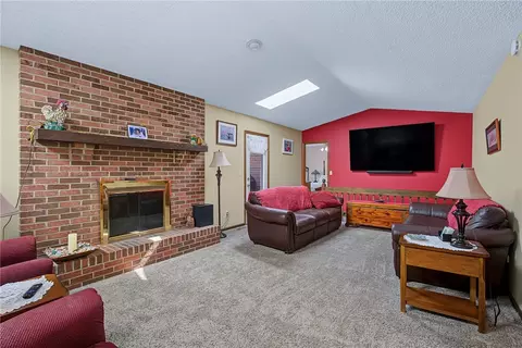 Living - 4746 Bolin Ave, Springfield, OH 45502 photo 1 of 3