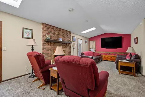 Living - 4746 Bolin Ave, Springfield, OH 45502 photo 2 of 3