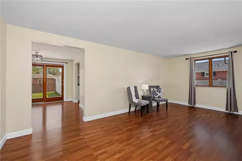 Living - 1209 Student Ave, Springfield, OH 45503 photo 2 of 5