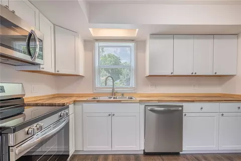 Kitchen - 1800 Clarissa Ave, Kettering, OH 45429 photo 5 of 6