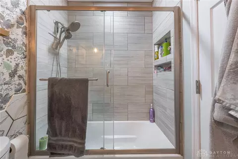 Bath - 4616 Glenheath Dr, Kettering, OH 45440 photo 1 of 3