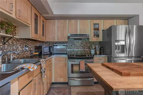 Kitchen - 4616 Glenheath Dr, Kettering, OH 45440 photo 6 of 7