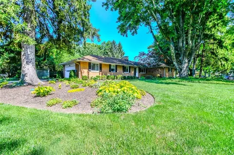 Exterior - 101 Laurelann Dr, Kettering, OH 45429 photo 6 of 16