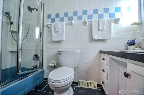 Bath - 101 Laurelann Dr, Kettering, OH 45429 photo 1 of 2