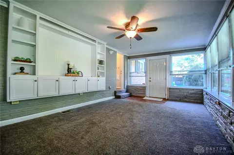 Living - 101 Laurelann Dr, Kettering, OH 45429 photo 8 of 9