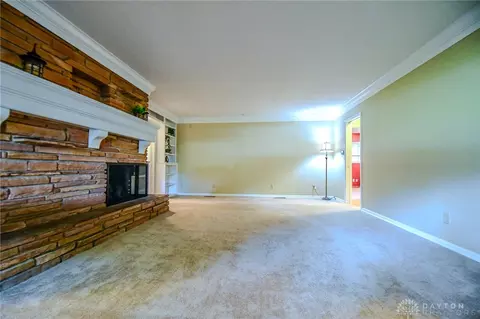 Living - 101 Laurelann Dr, Kettering, OH 45429 photo 2 of 9