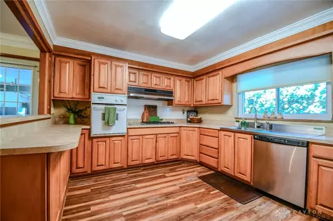 Kitchen - 101 Laurelann Dr, Kettering, OH 45429 photo 2 of 4