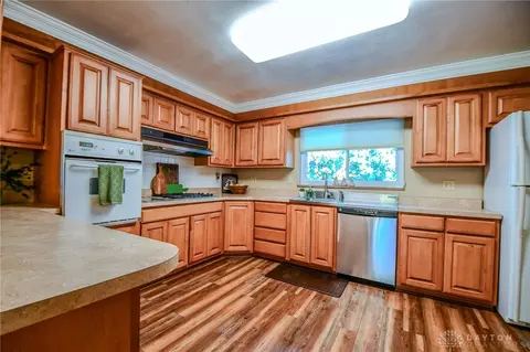 Kitchen - 101 Laurelann Dr, Kettering, OH 45429 photo 1 of 4