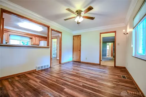 Living - 101 Laurelann Dr, Kettering, OH 45429 photo 5 of 9