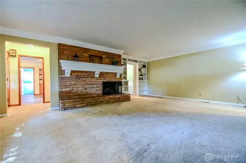 Living - 101 Laurelann Dr, Kettering, OH 45429 photo 3 of 9