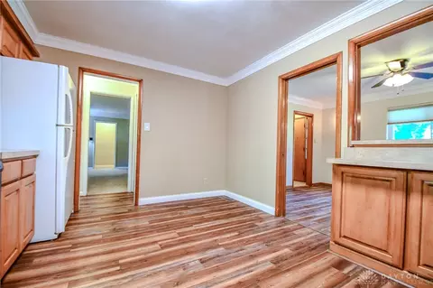 Entry Way - 101 Laurelann Dr, Kettering, OH 45429 photo 3 of 4