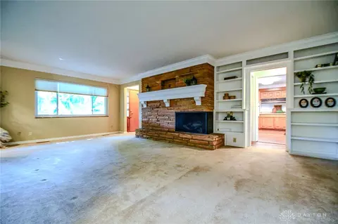 Living - 101 Laurelann Dr, Kettering, OH 45429 photo 4 of 9