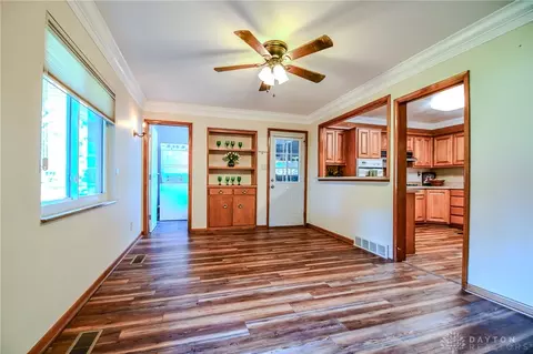 Living - 101 Laurelann Dr, Kettering, OH 45429 photo 6 of 9