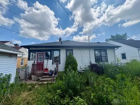 Exterior - 209 Roseland Ave, Springfield, OH 45503 photo 9 of 10