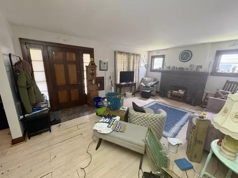 Living - 209 Roseland Ave, Springfield, OH 45503 photo 2 of 2