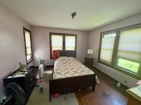 Bedroom - 209 Roseland Ave, Springfield, OH 45503 photo 2 of 4