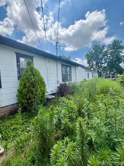 Exterior - 209 Roseland Ave, Springfield, OH 45503 photo 7 of 10