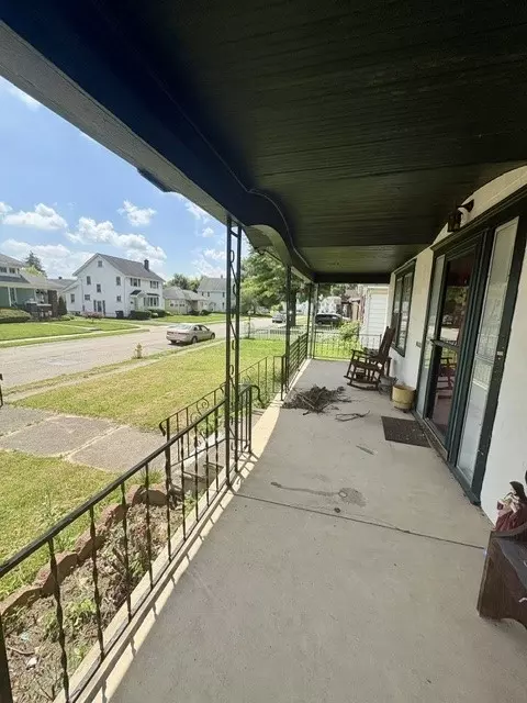 Exterior - 209 Roseland Ave, Springfield, OH 45503 photo 3 of 10