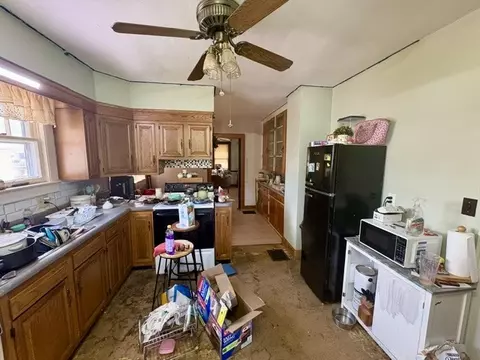 Kitchen - 209 Roseland Ave, Springfield, OH 45503 photo 2 of 2
