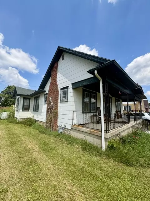 Exterior - 209 Roseland Ave, Springfield, OH 45503 photo 1 of 10