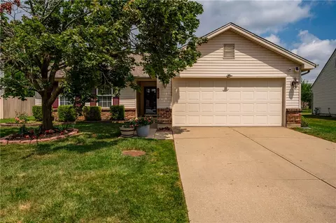 1413 Farrington Dr, Kettering, OH 45420 photo 1