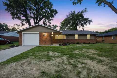 4877 Fishburg Rd, Huber Heights, OH 45424
