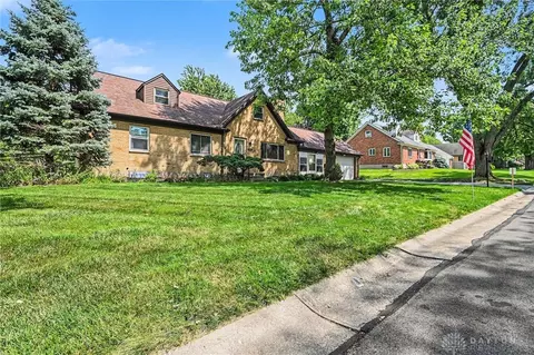 Exterior - 272 Maple Ave, Centerville, OH 45459 photo 3 of 9