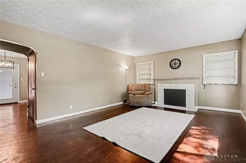 Living - 272 Maple Ave, Centerville, OH 45459 photo 2 of 5