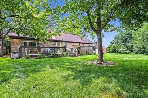 Exterior - 272 Maple Ave, Centerville, OH 45459 photo 8 of 9