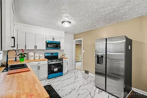 Kitchen - 272 Maple Ave, Centerville, OH 45459 photo 2 of 3