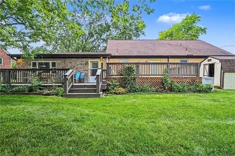 Exterior - 272 Maple Ave, Centerville, OH 45459 photo 7 of 9