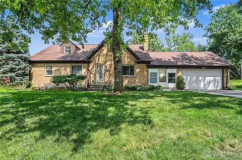 Exterior - 272 Maple Ave, Centerville, OH 45459 photo 2 of 9