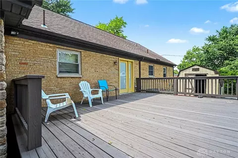 Exterior - 272 Maple Ave, Centerville, OH 45459 photo 5 of 9