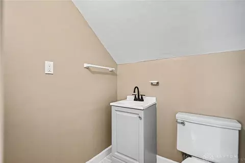 Bath - 272 Maple Ave, Centerville, OH 45459 photo 2 of 3