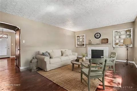 Living - 272 Maple Ave, Centerville, OH 45459 photo 3 of 5