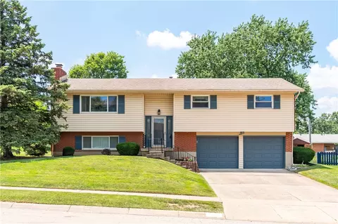 827 Moon Ct, Miamisburg, OH 45342