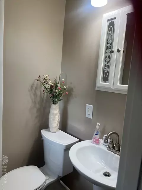 Bath - 2369 Broadmoor Dr, Kettering, OH 45419 photo 1 of 3