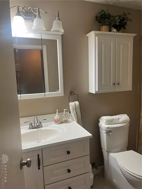 Bath - 2369 Broadmoor Dr, Kettering, OH 45419 photo 3 of 3
