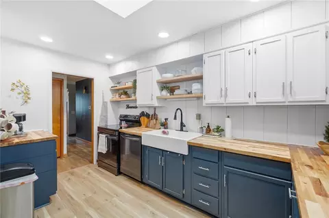 Kitchen - 1801 Beacon St, Springfield, OH 45505 photo 5 of 8