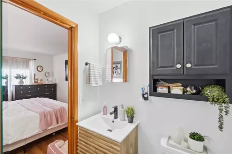 Bath - 1801 Beacon St, Springfield, OH 45505 photo 2 of 5