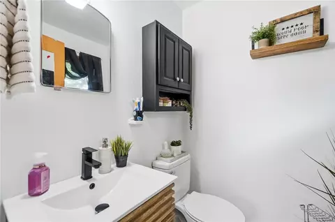 Bath - 1801 Beacon St, Springfield, OH 45505 photo 1 of 5