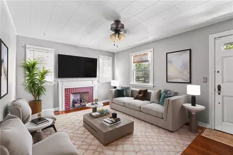 Living - 345 Durrell Ave, Cincinnati, OH 45215 photo 1 of 3