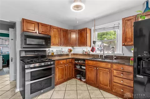 Kitchen - 345 Durrell Ave, Cincinnati, OH 45215 photo 1 of 5