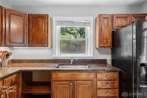 Kitchen - 345 Durrell Ave, Cincinnati, OH 45215 photo 4 of 5