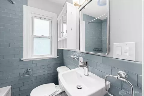 Bath - 345 Durrell Ave, Cincinnati, OH 45215 photo 2 of 2